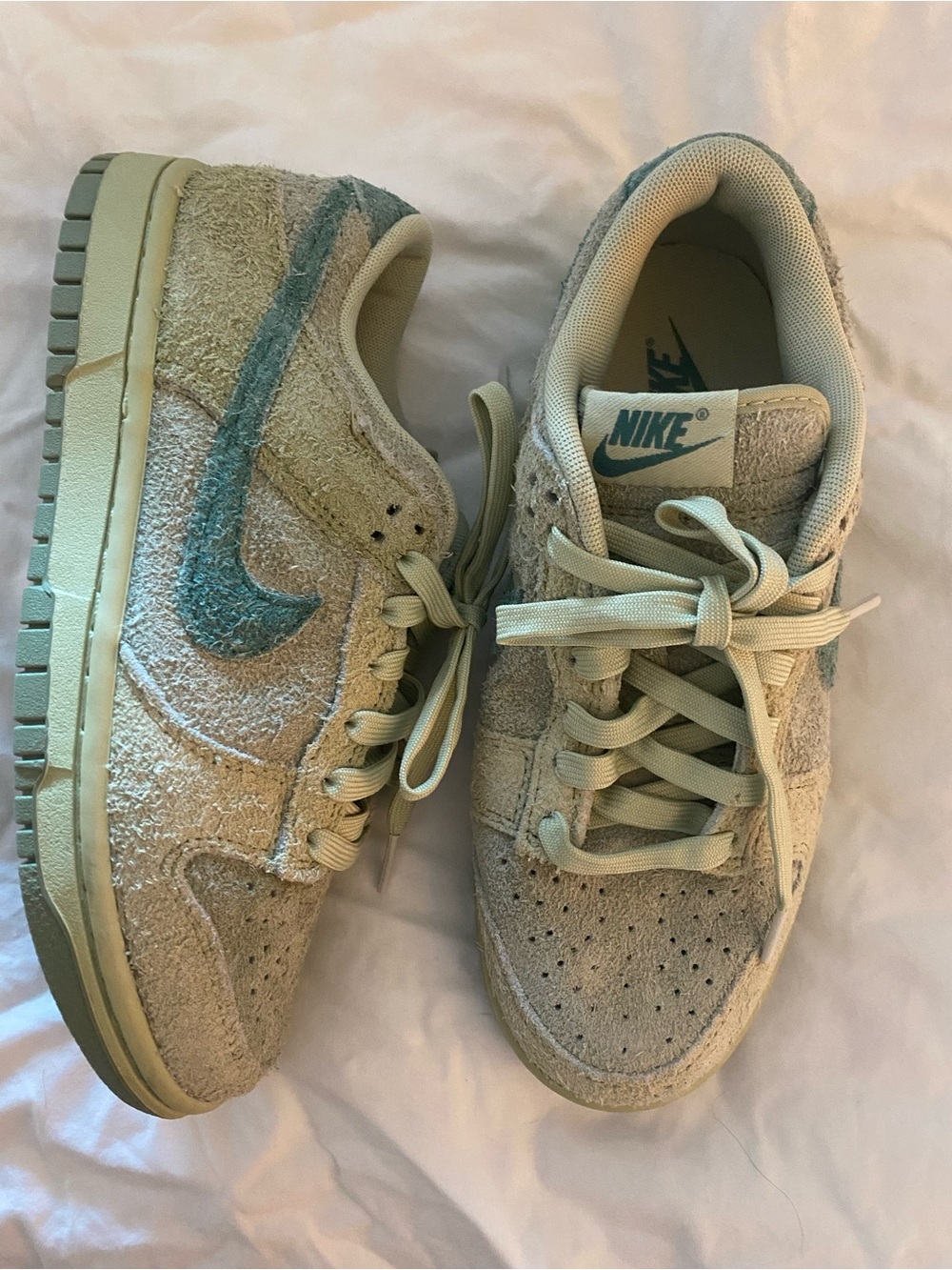 Nike Dunk Low
Olive Aura (Women's)  7.5